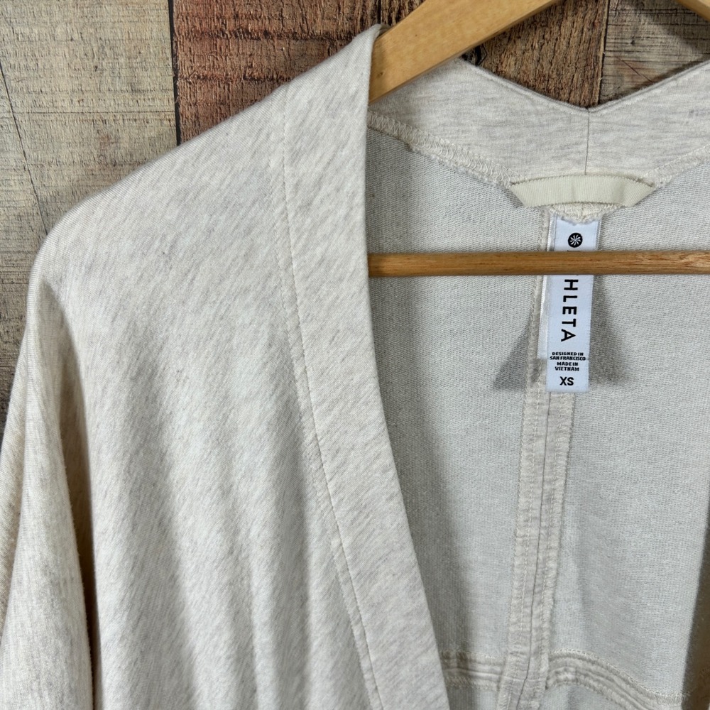 Athleta Cocoon Cardigan Wrap XS Cream Open Front Dolman Sleeve Athleisure Gym - Picture 3 of 6